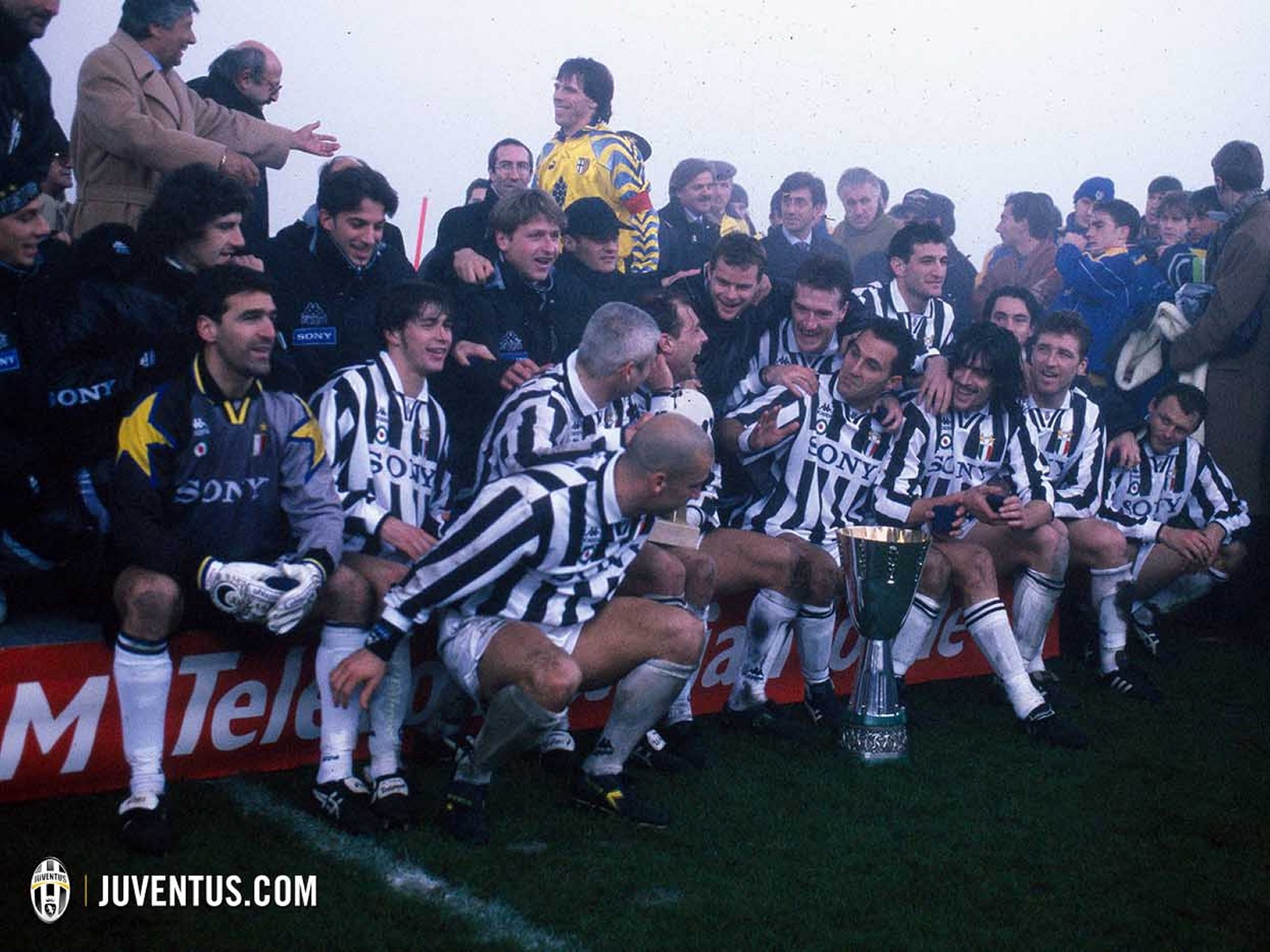 Juventus_1995_1996_Supercoppa_Italiana_02.jpg